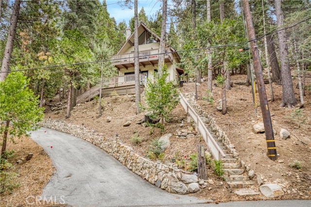 875 Brentwood Drive, Lake Arrowhead CA: https://media.crmls.org/medias/5f433bc0-7e48-4c8e-abc8-a51787b72415.jpg