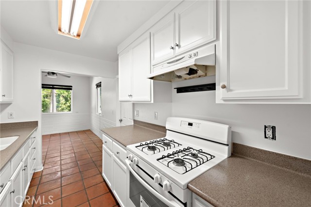 20451 Sun Valley Drive, Laguna Beach CA: https://media.crmls.org/medias/5f439cca-4cb3-40b2-a1f7-969ac814e0fc.jpg