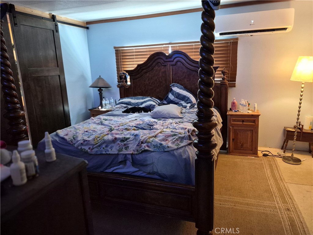 https://media.crmls.org/medias/5f43b1be-b166-4e96-8aa7-ff64c79a2dcb.jpg?preset=X-Large