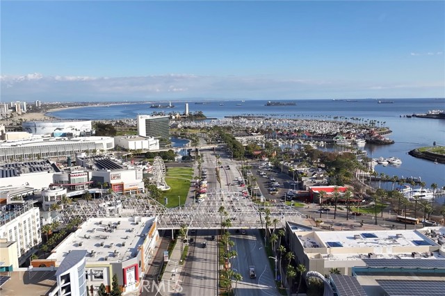 400 W Ocean Boulevard, Long Beach CA: https://media.crmls.org/medias/5f43b25a-73f9-4557-b8ff-de8117846863.jpg