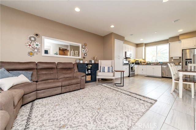 Detail Gallery Image 6 of 29 For 12440 Constellation St, Corona,  CA 91752 - 2 Beds | 2/1 Baths