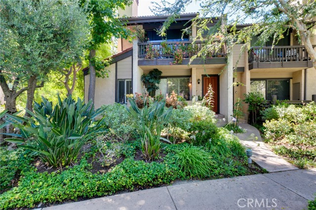 Detail Gallery Image 1 of 1 For 21901 Burbank Bld #174,  Woodland Hills,  CA 91367 - 3 Beds | 2/1 Baths