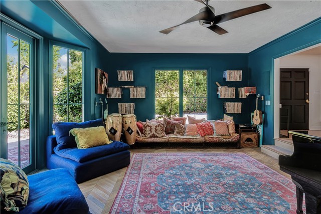 4851 Corbin Avenue, Tarzana CA: https://media.crmls.org/medias/5f451f01-11b4-4122-8e8e-ac43b96ba430.jpg