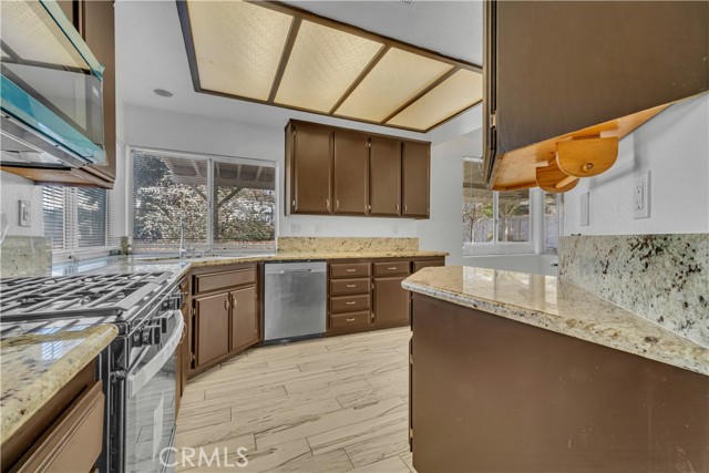 Detail Gallery Image 8 of 35 For 36418 Ramona, Palmdale,  CA 93550 - 3 Beds | 3 Baths