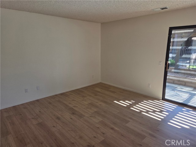 Detail Gallery Image 11 of 16 For 19099 Frances, Apple Valley,  CA 92308 - 2 Beds | 2 Baths