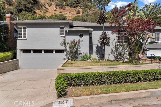 2527 Canyon Drive, Los Angeles CA: https://media.crmls.org/medias/5f465744-cb6b-4811-81c2-6f406196694e.jpg