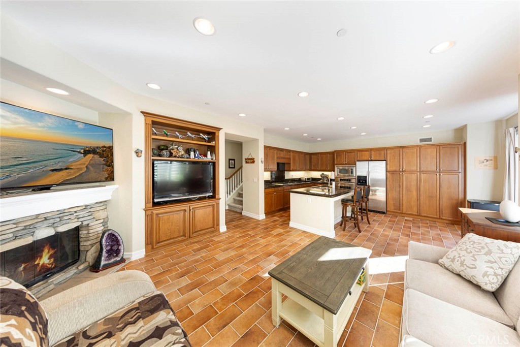 MLS #OC25172072 img 12