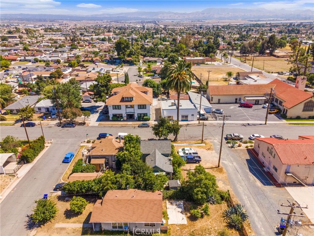 https://media.crmls.org/medias/5f46d289-517d-4e47-8e3c-1518ebaf11b3.jpg?preset=X-Large