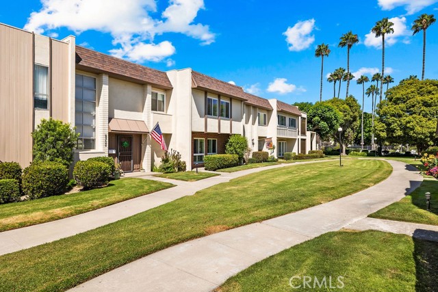 Detail Gallery Image 31 of 42 For 9736 Monte Carlo Cir, Huntington Beach,  CA 92646 - 4 Beds | 2/1 Baths