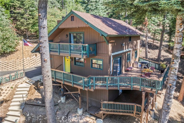 Detail Gallery Image 1 of 69 For 899 Blue Ridge, Lake Arrowhead,  CA 92385 - 3 Beds | 2 Baths