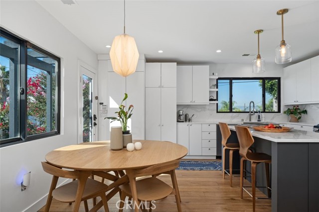 2329 Vineyard Avenue, Los Angeles CA: https://media.crmls.org/medias/5f489d99-687a-4c69-851b-85d2259dc615.jpg