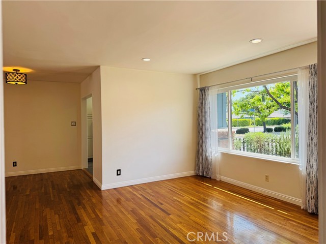 6002 Greenbush Avenue, Valley Glen CA: https://media.crmls.org/medias/5f48d282-2393-4fd4-94f0-5adeb5ee1e81.jpg