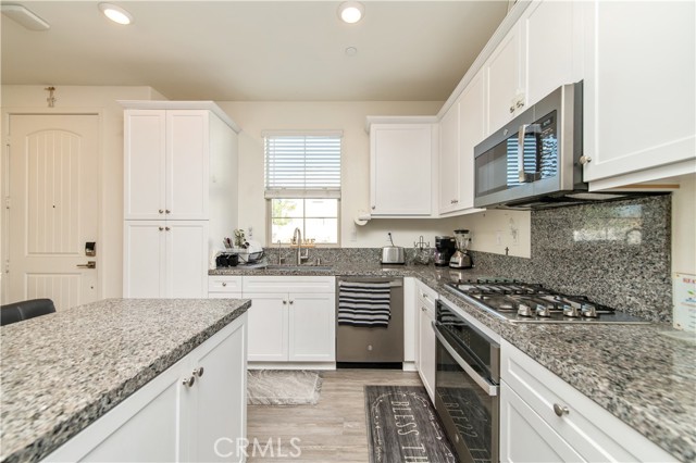 Detail Gallery Image 4 of 46 For 832 Mandarin, Upland,  CA 91786 - 4 Beds | 3 Baths