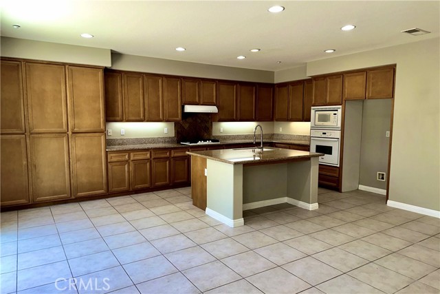 Detail Gallery Image 9 of 47 For 5919 Lawson Peak, Fontana,  CA 92336 - 4 Beds | 3 Baths