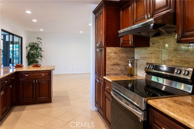 18410 Alexander Ave, Cerritos CA: https://media.crmls.org/medias/5f4a5dd1-31f8-4532-8763-0774a9a44b04.jpg