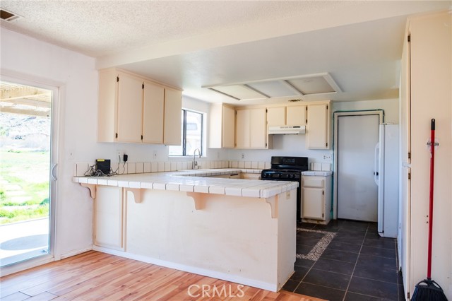 Detail Gallery Image 14 of 55 For 14811 Kingsdale, Apple Valley,  CA 92307 - 3 Beds | 2 Baths