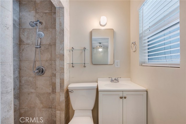 428 S Rosalinda Avenue, Azusa CA: https://media.crmls.org/medias/5f4dc101-55c3-42a8-a23d-bf58ff883178.jpg