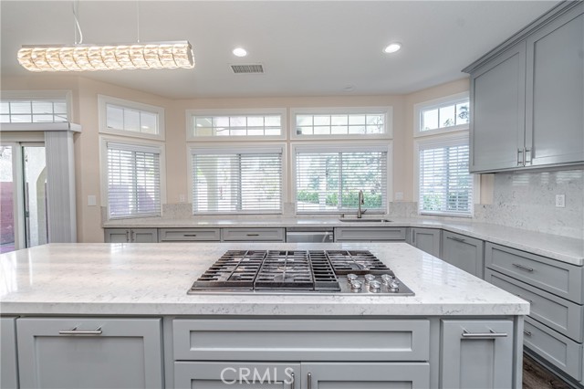 Detail Gallery Image 15 of 38 For 429 Somerset Cir, Corona,  CA 92879 - 4 Beds | 3 Baths