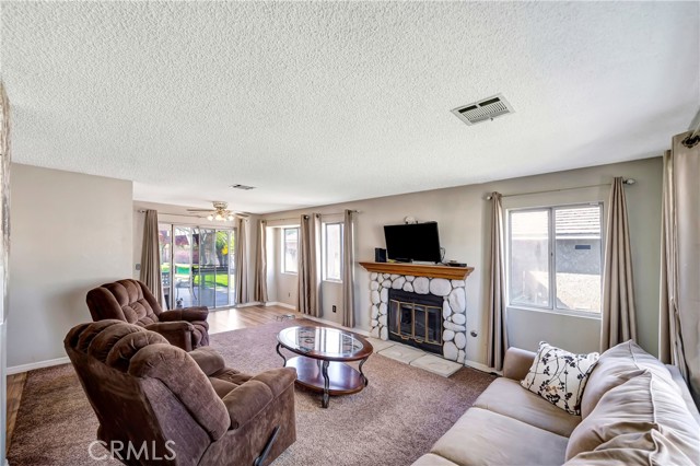 Detail Gallery Image 11 of 54 For 43015 22nd St, Lancaster,  CA 93536 - 3 Beds | 2 Baths