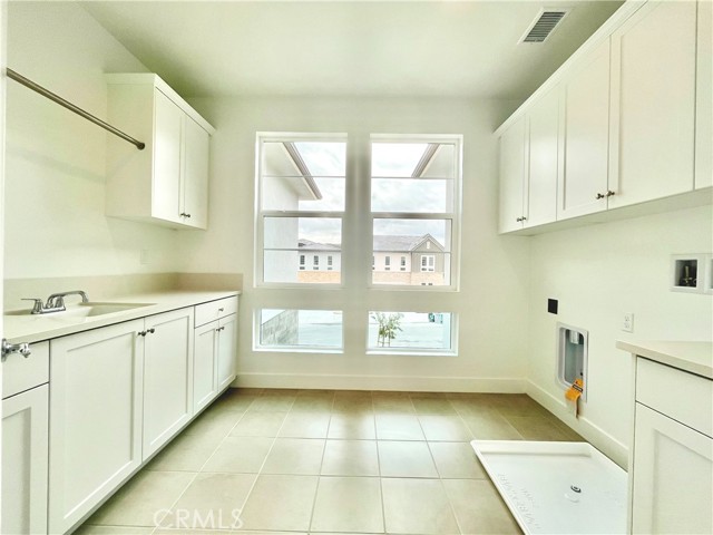 Detail Gallery Image 34 of 40 For 27533 Elderberry Dr, Valencia,  CA 91381 - 5 Beds | 5/1 Baths