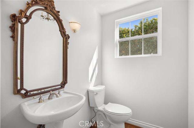 Detail Gallery Image 9 of 29 For 2074 Churchill Ct, Newport Beach,  CA 92660 - 3 Beds | 2/1 Baths