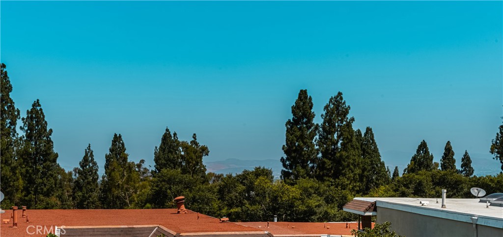 https://media.crmls.org/medias/5f515721-eb13-43a7-af8f-57a6215a6c36.jpg?preset=X-Large
