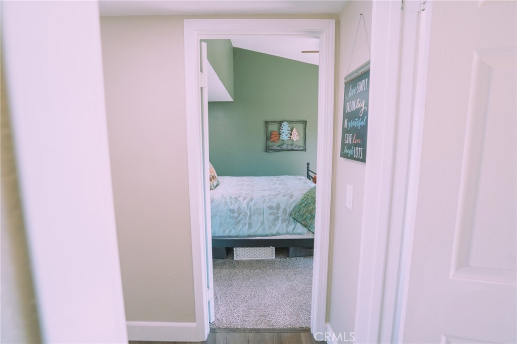 https://media.crmls.org/medias/5f517000-f799-44f9-a48a-1a7bdf1ac6b5.jpg?preset=X-Large