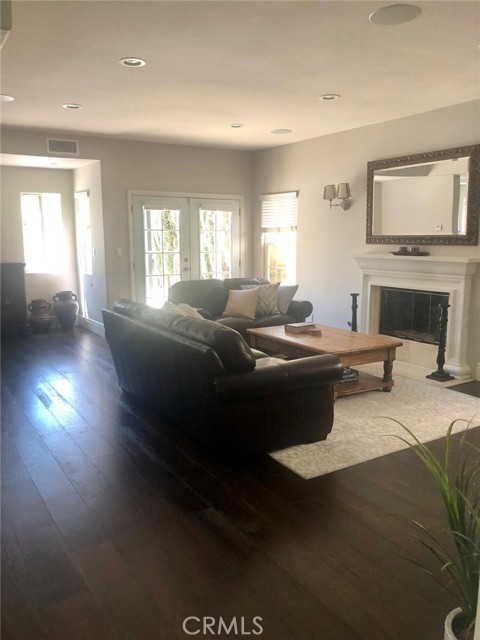 Detail Gallery Image 8 of 25 For 5503 Tampa Ave, Tarzana,  CA 91356 - 5 Beds | 4/1 Baths