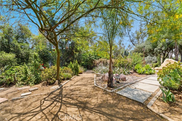 Image 24 of 33 For 21885 Lake Mathews Drive