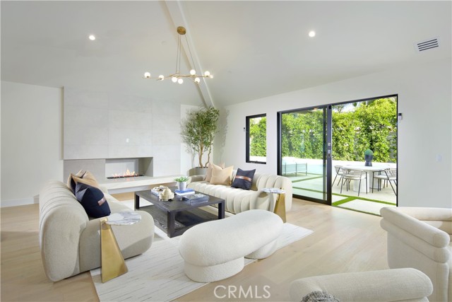 Detail Gallery Image 9 of 31 For 1312 Dover Drive, Newport Beach,  CA 92660 - 4 Beds | 4 Baths