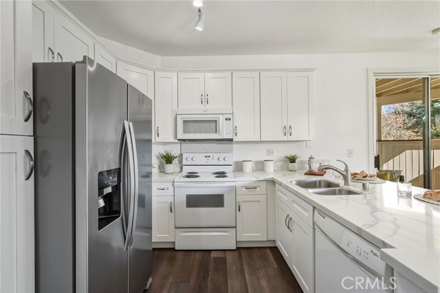 Detail Gallery Image 13 of 45 For 2426 Pleasant Way #E,  Thousand Oaks,  CA 91362 - 2 Beds | 1 Baths