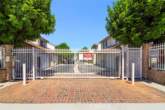 Detail Gallery Image 24 of 27 For 18319 Collins St #3,  Tarzana,  CA 91356 - 3 Beds | 3 Baths