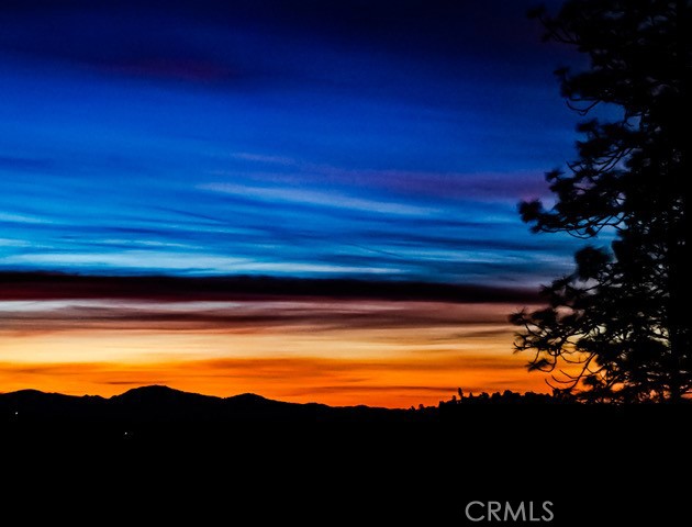 https://media.crmls.org/medias/5f5732c5-795c-406d-b31e-5fd60871147b.jpg?preset=X-Large
