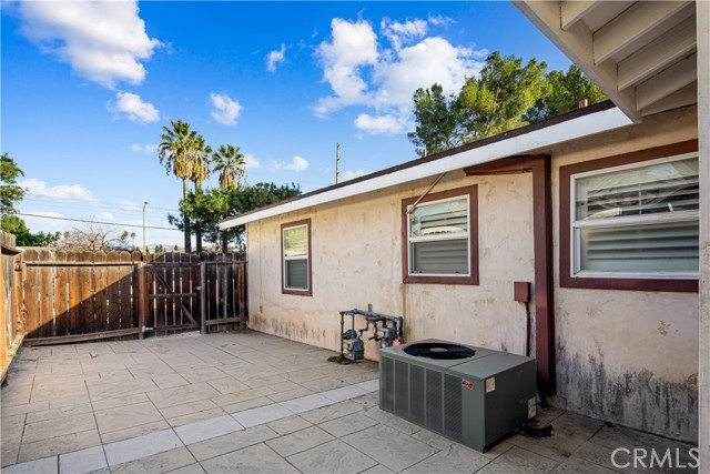 23040 Saticoy Street, Canoga Park CA: https://media.crmls.org/medias/5f577694-e8d3-4edf-8d42-fb04134025cd.jpg