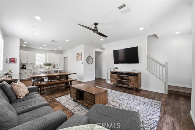 Detail Gallery Image 7 of 29 For 809 S Anaheim Bld, Anaheim,  CA 92805 - 3 Beds | 2/1 Baths