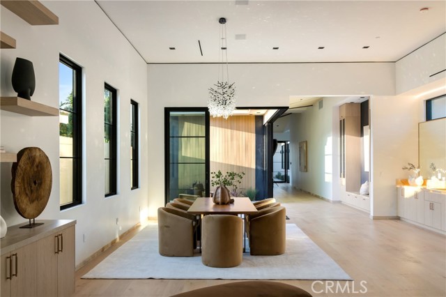 Detail Gallery Image 7 of 72 For 11826 Kling St, Valley Village,  CA 91607 - 6 Beds | 5/1 Baths