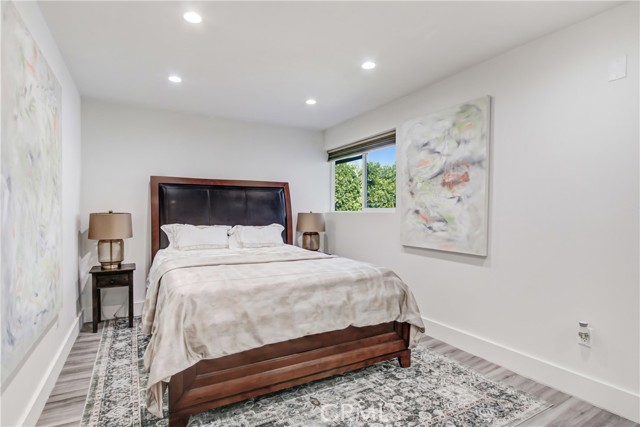 20200 Clark Street, Woodland Hills CA: https://media.crmls.org/medias/5f585b5a-a4c3-4b8a-9ec5-9870118f3d3c.jpg