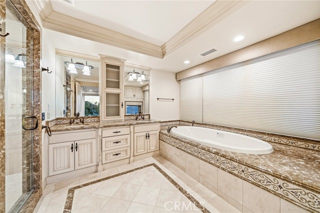 Detail Gallery Image 30 of 73 For 21 Bay, Laguna Beach,  CA 92651 - 6 Beds | 6/1 Baths