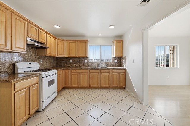 Detail Gallery Image 2 of 41 For 10744 Radwin Ave, Sunland,  CA 91040 - 3 Beds | 2 Baths