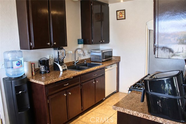 Detail Gallery Image 6 of 18 For 10908 Aztec Ln, Adelanto,  CA 92301 - 3 Beds | 2 Baths