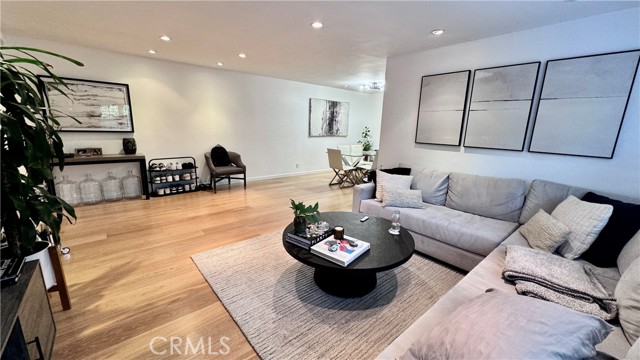 Detail Gallery Image 5 of 31 For 645 Westmount Dr #211,  West Hollywood,  CA 90069 - 1 Beds | 1 Baths