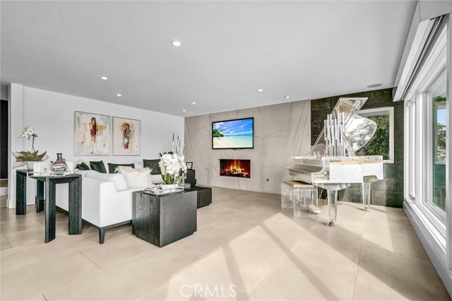 Detail Gallery Image 9 of 58 For 16412 Ardsley Cir, Huntington Beach,  CA 92649 - 4 Beds | 3/1 Baths