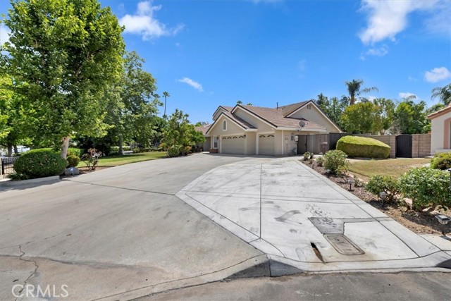 10854 Beltramo Circle, Riverside CA: https://media.crmls.org/medias/5f5a411d-b9dc-41fa-a7d4-7a399b3aa36f.jpg