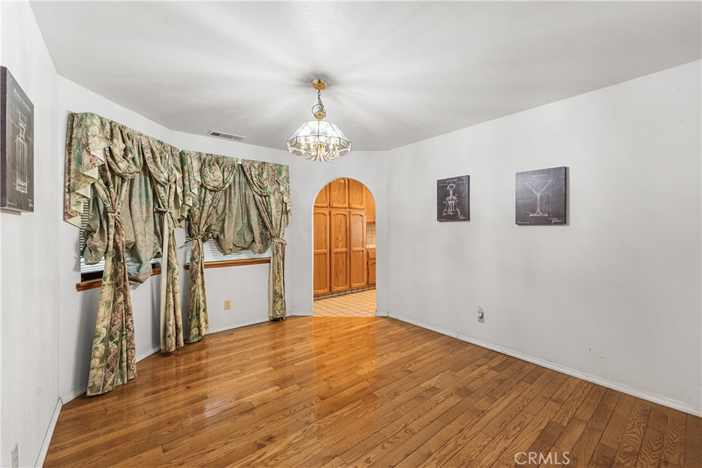 https://media.crmls.org/medias/5f5b2653-97de-4250-9cce-148a3f8883e4.jpg?preset=X-Large