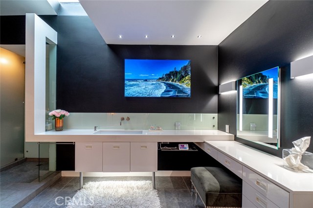 541 1st Street, Manhattan Beach, California 90266, 2 Bedrooms Bedrooms, ,2 BathroomsBathrooms,Residential,Sold,1st,SB23123581