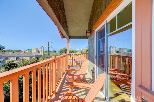 1219 Irena Avenue, Redondo Beach, California 90277, 5 Bedrooms Bedrooms, ,5 BathroomsBathrooms,Residential,Sold,Irena,SB21226617