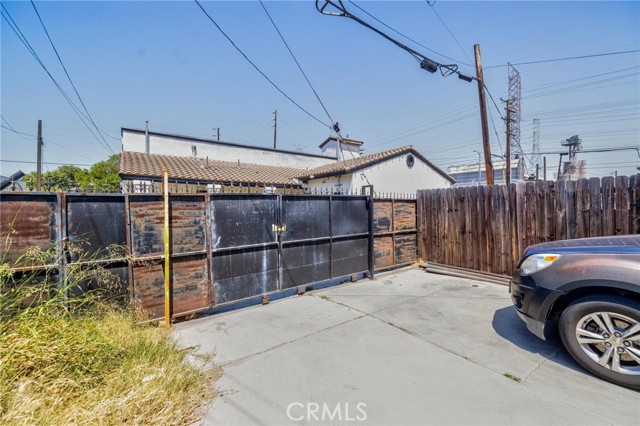9203 Beach Street, Los Angeles CA: https://media.crmls.org/medias/5f5e9ef8-b914-40aa-a9df-ff80f48db11e.jpg