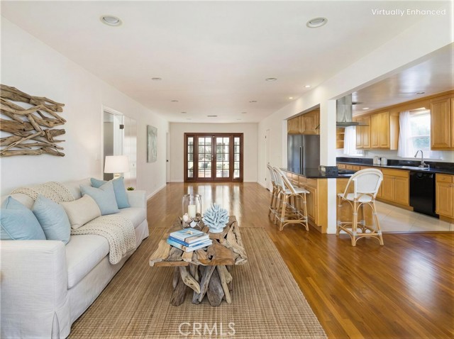 Detail Gallery Image 4 of 37 For 7024 Alverstone, Los Angeles,  CA 90045 - 3 Beds | 2 Baths