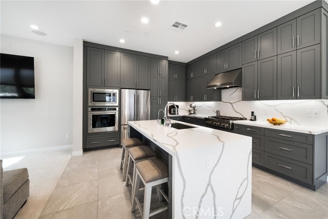 Detail Gallery Image 6 of 45 For 160 Tivoli, Lake Forest,  CA 92630 - 4 Beds | 4/1 Baths