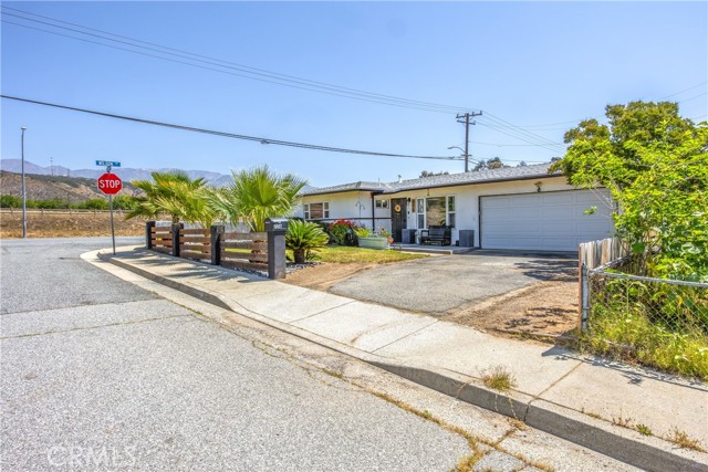 776 N 17th Street, Banning CA: https://media.crmls.org/medias/5f62cfed-48d5-442d-8d75-3e2efc0fce02.jpg